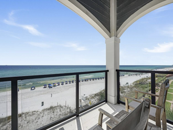Beachfront Luxury Six Bedroom Vacation Rental in Destin with Rooftop Pool